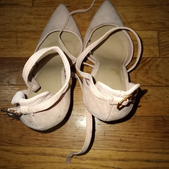 Pointed toe pumps slightly used - Picture 2 of 4